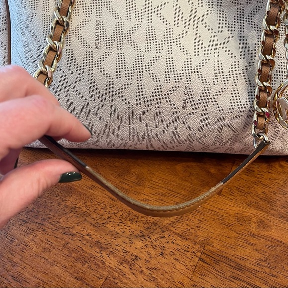 Michael Kors cream monogram leather tote - Picture 3 of 16